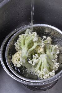 干煸孜然花菜的做法步骤1