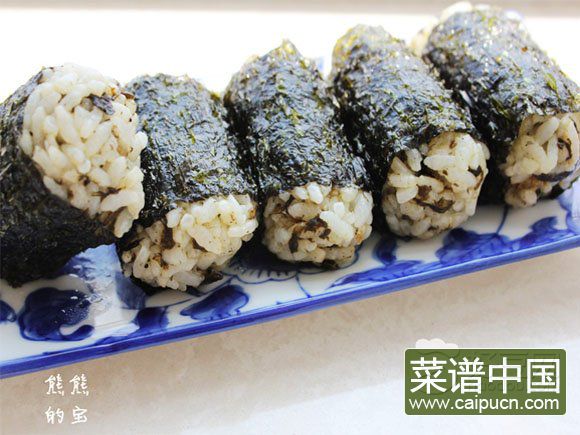 榄菜肉松饭团