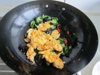 橄榄菜炒鸡蛋的做法步骤9