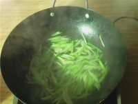 芹菜炒鹅蛋的做法步骤9