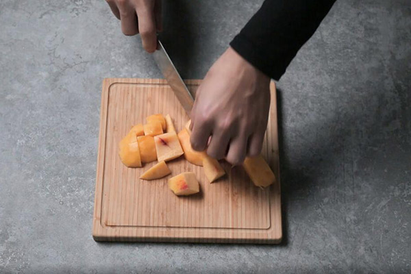 黄桃罐头怎么做 黄桃罐头的做法