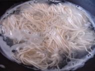 西红柿鸡蛋面的做法步骤3