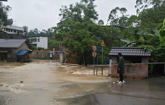 本周末四川暴雨+高温天气组合 成都雅安等地有大到暴雨