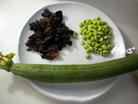 毛豆炒丝瓜木耳的做法步骤1