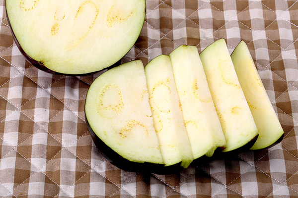 如何将茄子切条 茄子条怎么切