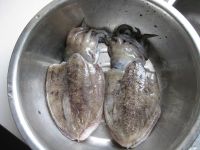 爆炒墨鱼花的做法步骤1