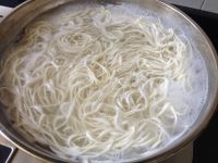 海鲜酱拌面的做法步骤3