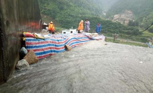 江西暴雨黄色预警多个城市被淹 全省各地紧急转移357人