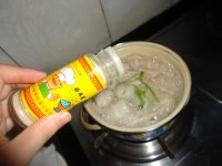 鱼蛋肉饼粿条汤的做法步骤9