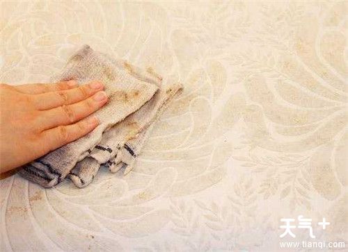 家里的壁纸脏了怎么办？墙纸上的污渍怎么去掉?