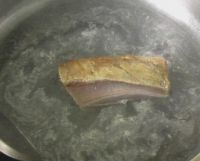芹菜炒腊肉的做法步骤2