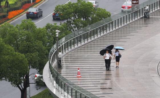 上海雨水增多即将官宣“入梅” 未来一周市民出行记得带雨具