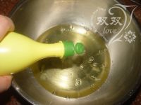 牛奶笑戚风的做法步骤5
