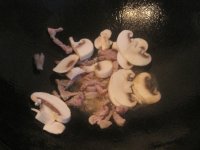 菠菜口蘑肉丝面的做法步骤3