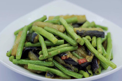 豇豆炒茄子家常做法 豇豆炒茄子的做法介绍