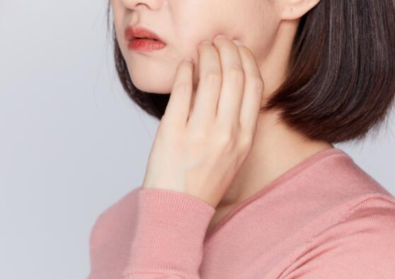 冬季皮肤干燥起皮怎么办 5大方法让肌肤滋润不瘙痒