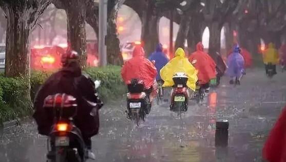 近期广州雷雨天气较为明显 局地气温跌至30℃以下