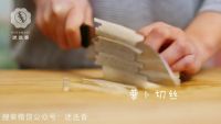 萝卜丝鲫鱼汤的做法步骤1
