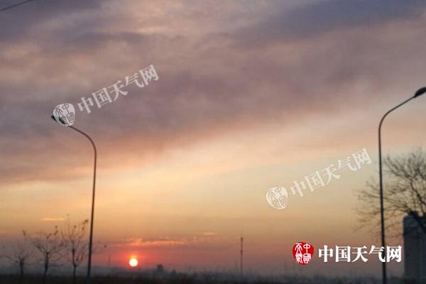 北方干冷多风需防火 西南阴雨缠绵阻交通