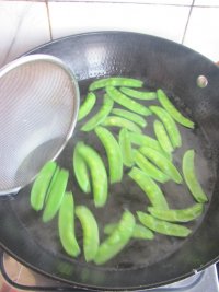 香菇荷兰豆炒山药的做法步骤2