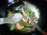 虾肉炒扁豆的做法步骤6