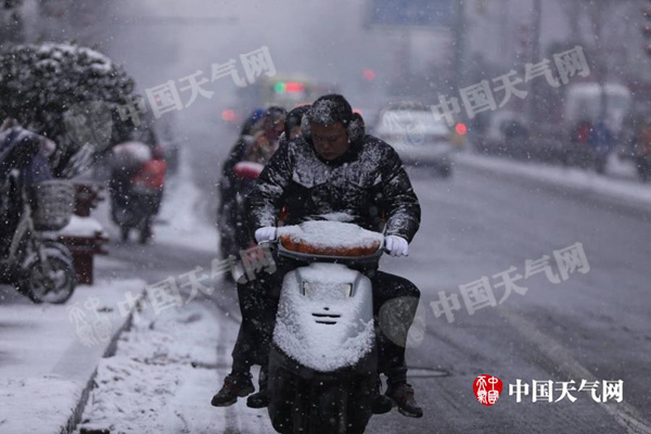 雨雪范围广华南飘雪 湖北安徽现低温冰冻