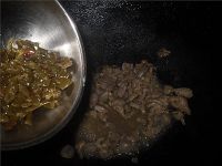 酸辣豆角炒鸡肫的做法步骤6