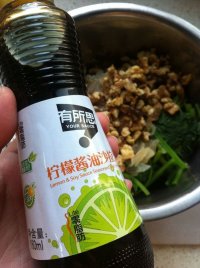 核桃海蜇拌菠菜的做法步骤8