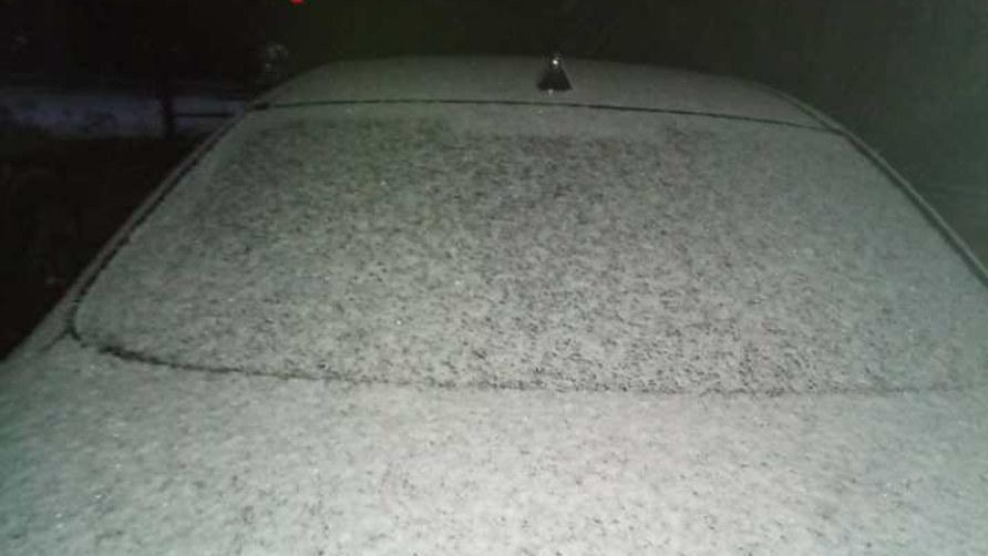 换冬装：北京延庆迎降雪 雪花铺满地