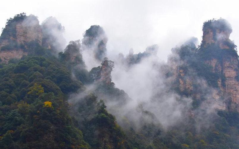 美不胜收！张家界武陵源雨后现云海 飘渺似仙境
