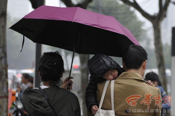 陕西暴雨多地破10月雨量极值 明天西安等地仍有暴雨