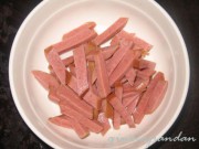 香肠炒蕨菜的做法步骤2