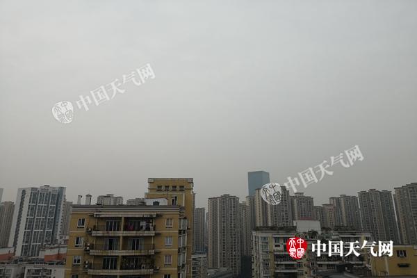 春运拉开序幕重庆雨雪冰冻上线 8条高速部分路段易结冰