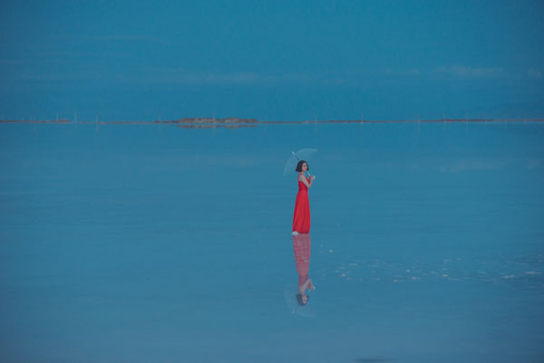 茶卡盐湖女生拍照姿势 茶卡盐湖拍照姿势教学