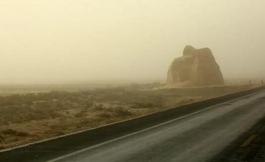 甘肃局地出现大风沙尘天气 兰州气温回升至20℃以上