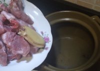 胡萝卜玉米骨头汤的做法步骤5