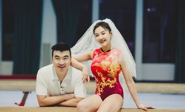 何雯娜梁超奥运婚纱照美翻 何雯娜梁超体操馆拍摄婚纱照