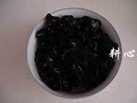 松仁木耳小米粥的做法步骤3