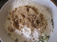 香甜槐花煎饼的做法步骤3