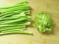 芹菜炒腊肉的做法步骤3