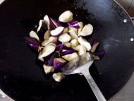 土豆烧茄子的做法步骤4