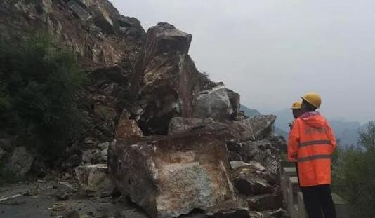 湖南永州境内多处隐患点发生塌方 目前路面塌方体全部清除恢复通行