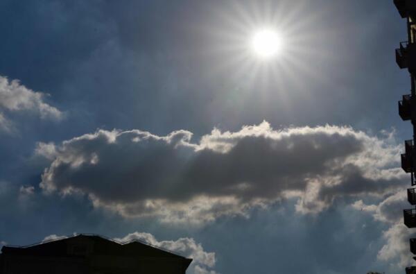 广东今日大雨如注 部分地区有35℃左右的高温