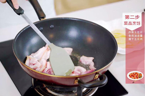 五花肉干煸土豆片的做法 五花肉干煸土豆片怎么做好吃