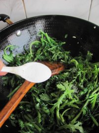蒜泥茼蒿的做法步骤6
