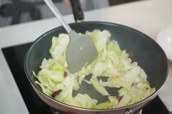 手撕包菜的家常做法 手撕包菜怎么做