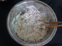 猪肉豆角馅饼的做法步骤2