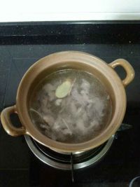 益母草瘦肉汤的做法步骤6
