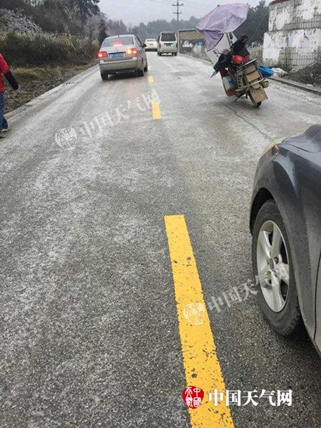 贵州雨夹雪冻雨齐袭道路与电线 影响不及08年仍需警惕