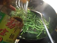 藜蒿炒香肠的做法步骤8